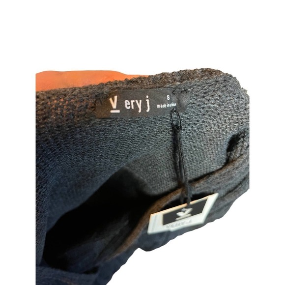 Two Very J Short Sleeve V Neck Cable Knit Sweater Dress - Picture 14 of 15